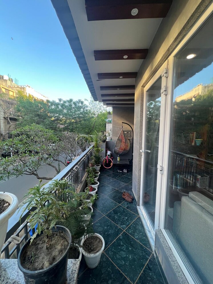 Balcony, govindpuri 3 Bedroom 920 Sq.Ft. Builder Floor In Govindpuri Delhi 9100651