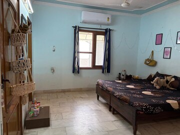 Living Room in 1 BHK Builder Floor at Sector 40 – for Rent