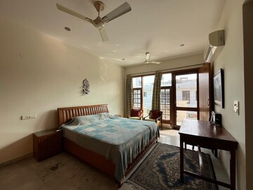 Bedroom in 4 BHK Builder Floor at Sector 11 – for Rent