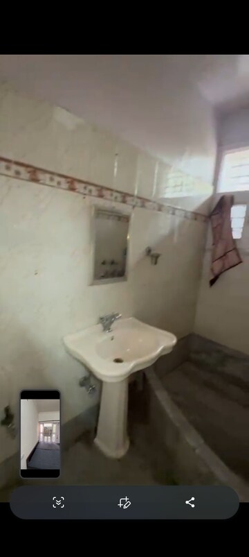 Bathroom in 2 BHK Builder Floor at Sector 40 – for Rent