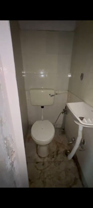 Bathroom in 2 BHK Builder Floor at Sector 40 – for Rent