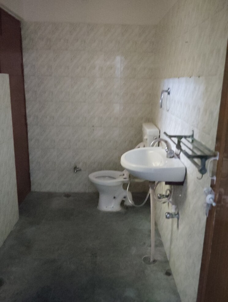 Bathroom, aliganj 4 Bedroom 3700 Sq.Ft. Independent House In Aliganj Lucknow 9100696