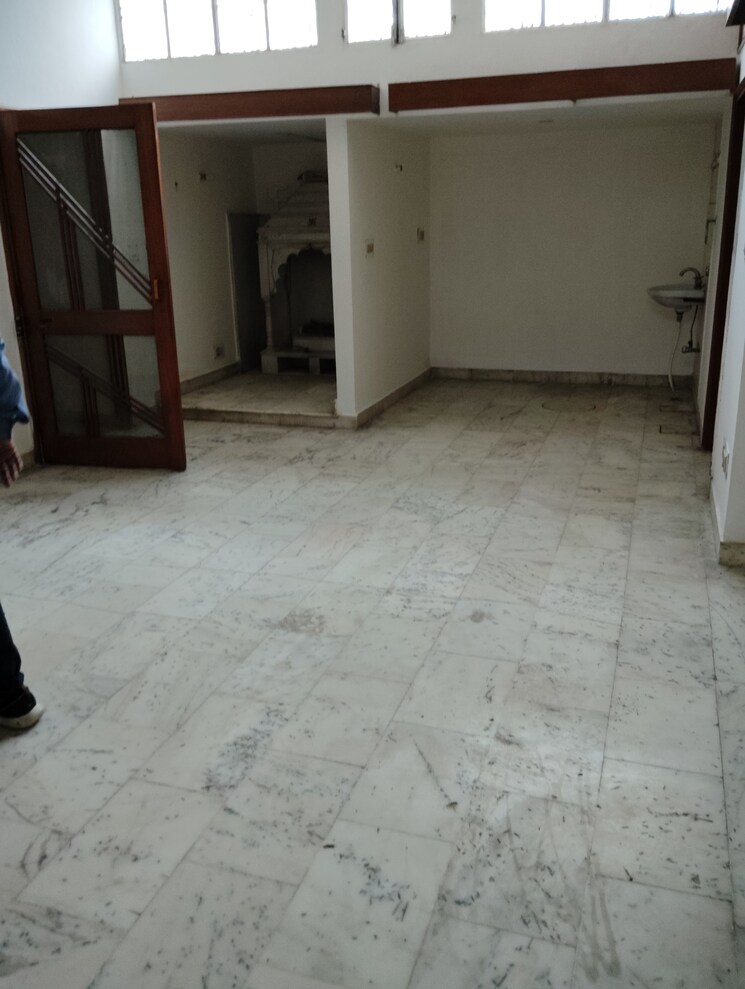 Room, aliganj 4 Bedroom 3700 Sq.Ft. Independent House In Aliganj Lucknow 9100696