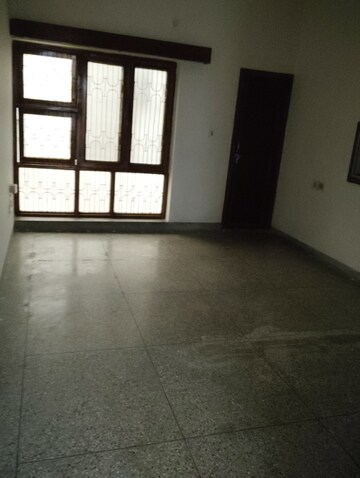 Room in 4 BHK Independent House at Aliganj – for Rent