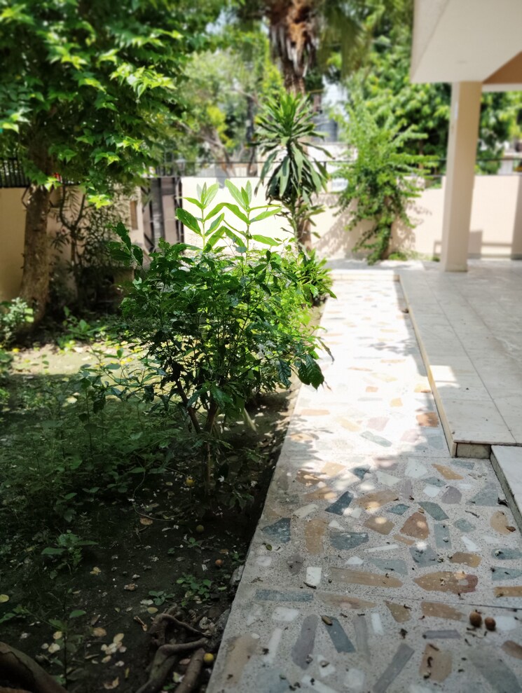 Balcony, aliganj 4 Bedroom 3700 Sq.Ft. Independent House In Aliganj Lucknow 9100696