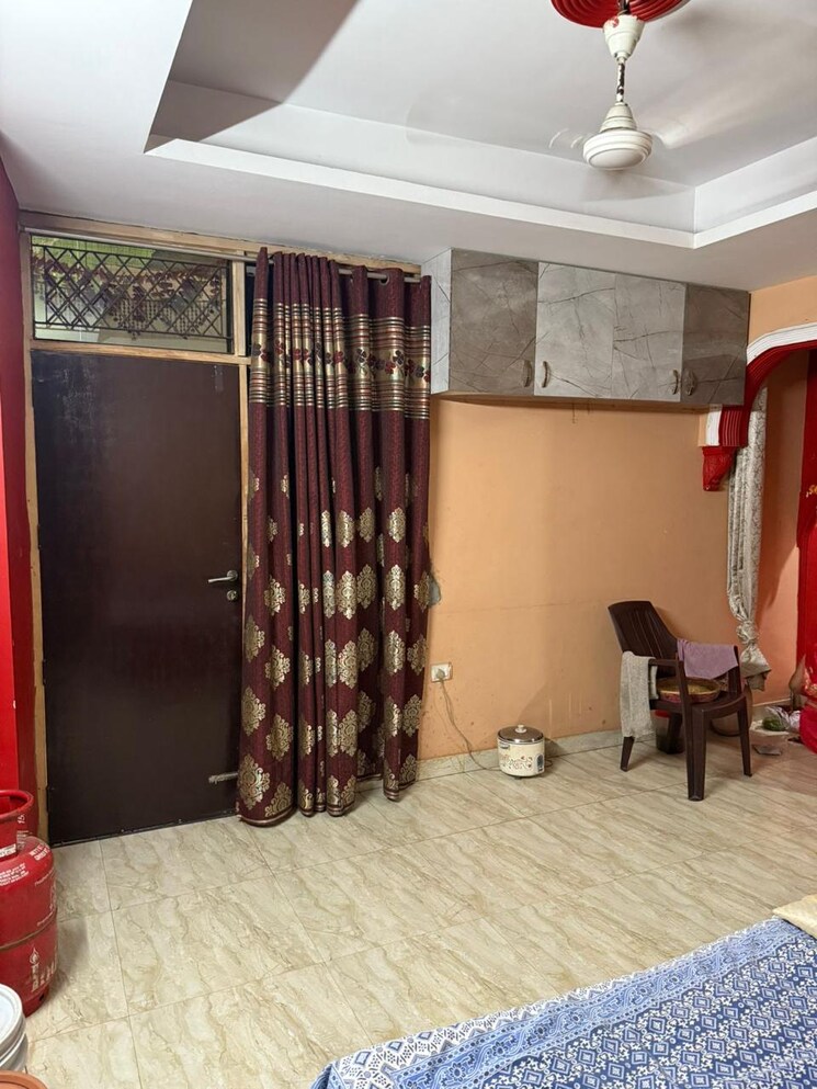 Living Room, baraula 3 Bedroom 120 Sq.Yd. Builder Floor In Baraula Noida 9100708