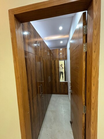 Building Lobby in 2 BHK Builder Floor at DS Homes Noida, Sector 70 – for Rent
