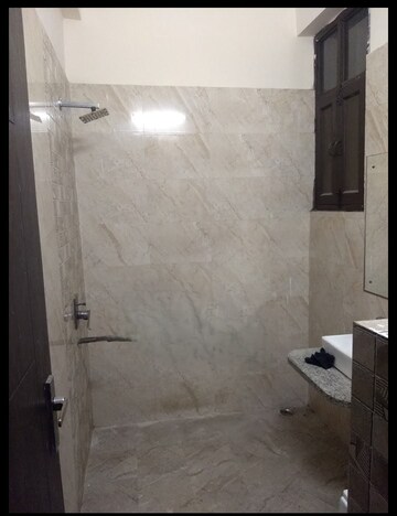 Bathroom in 2 BHK Builder Floor at Gardenia Glory, Sector 46 – for Rent