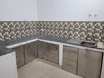 Master Bedroom in 2.5 BHK Apartment at Sargam Apartment, Jankipuram – for Rent