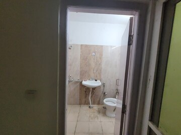 Master Bedroom in 2.5 BHK Apartment at Sargam Apartment, Jankipuram – for Rent