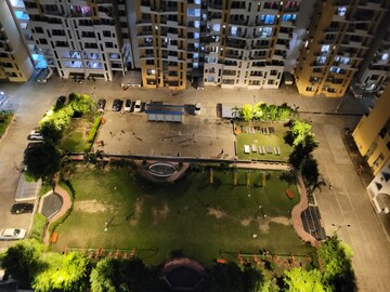 Master Bedroom in 2.5 BHK Apartment at Sargam Apartment, Jankipuram – for Rent