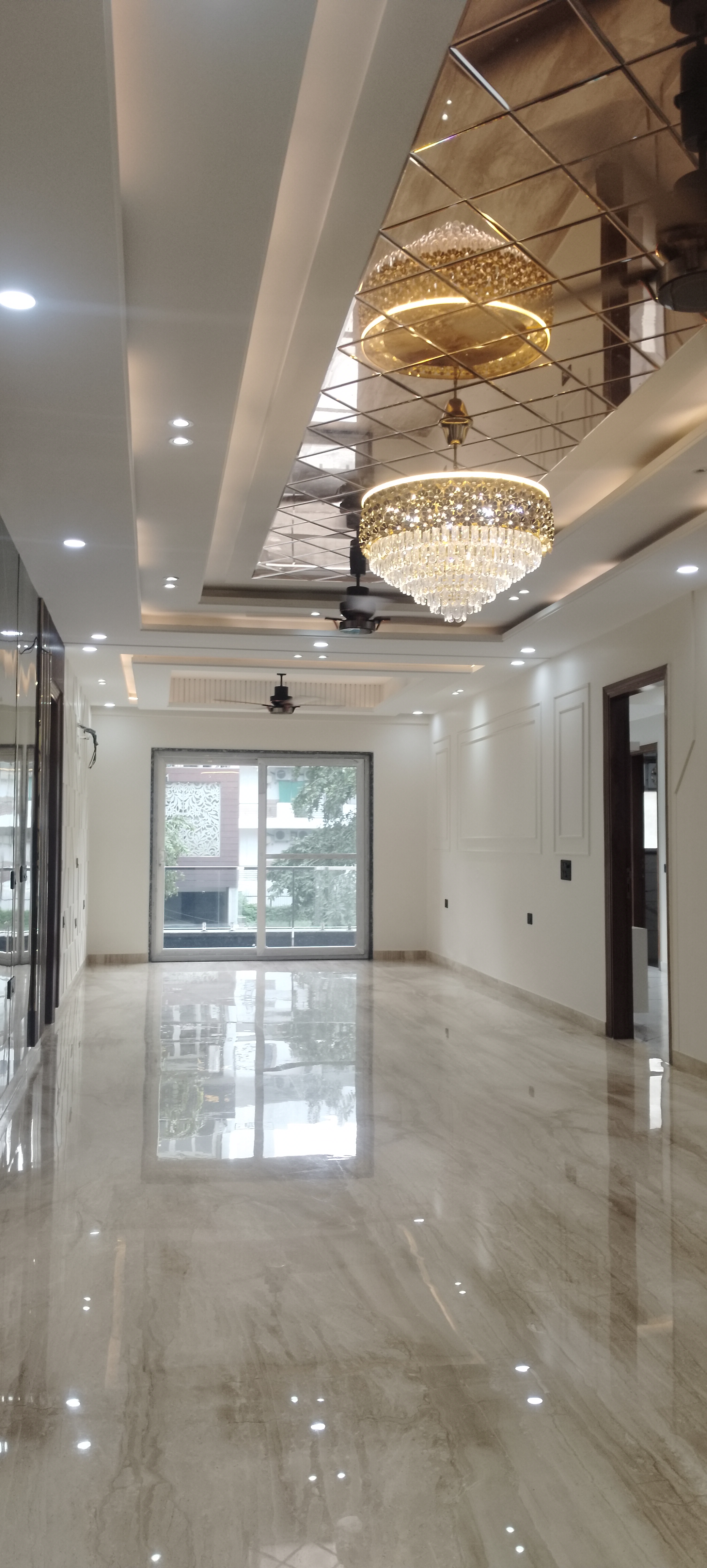 4 BHK + Pooja Room,Servant Room Builder Floor For Sale in Unitech South City II