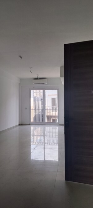 Room in 3.5 BHK Builder Floor at Smart World Orchard, Sector 61 – for Sale