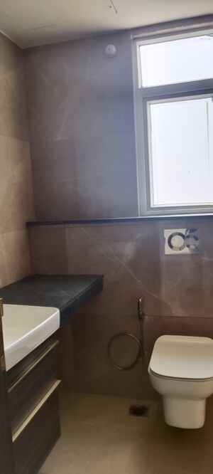 Bathroom in 3.5 BHK Builder Floor at Smart World Orchard, Sector 61 – for Sale