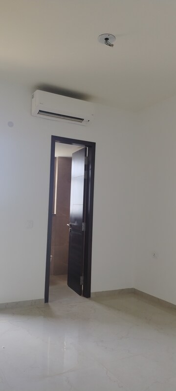 Furnished Amenities in 3.5 BHK Builder Floor at Smart World Orchard, Sector 61 – for Rent