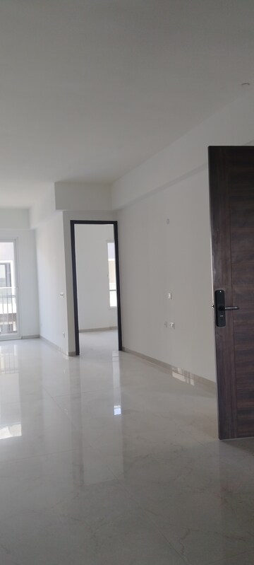Room in 3.5 BHK Builder Floor at Smart World Orchard, Sector 61 – for Rent