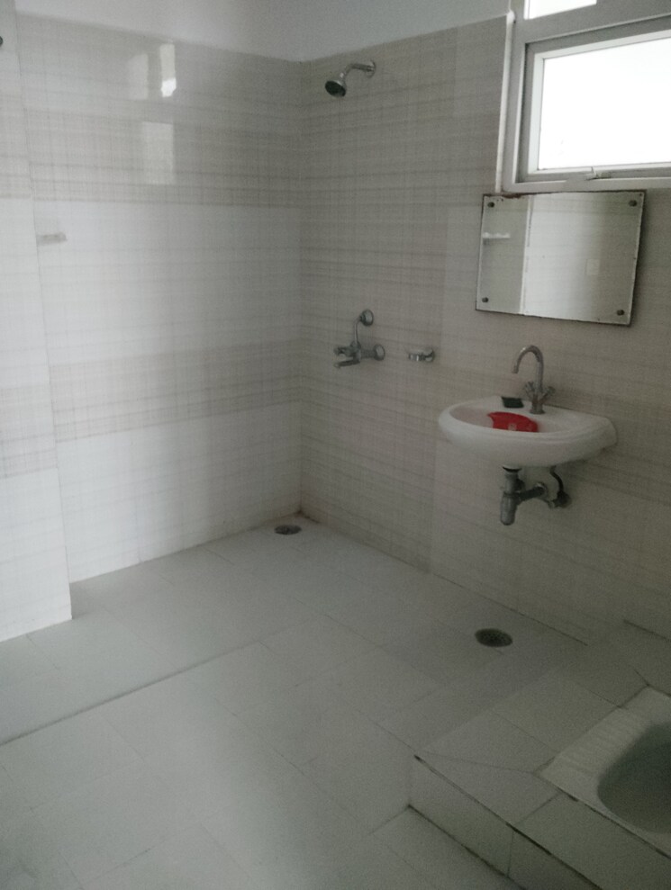 Bathroom, kursi road 2 Bedroom 1350 Sq.Ft. Apartment In Kursi Road Lucknow 9100744
