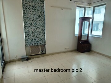 Room in 3 BHK Apartment at Vatika City Homes, Sector 83 – for Rent