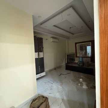 Room in 3 BHK Builder Floor at Sector 47 – for Rent