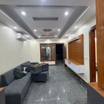 Kitchen in 3 BHK Builder Floor at Sector 47 – for Rent