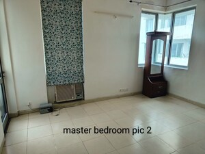 Room in 3 BHK Apartment at Vatika City Homes, Sector 83 – for Sale