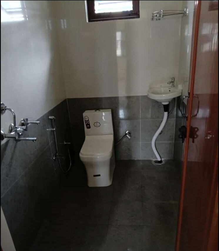 Bathroom, gms road 2 Bedroom 1870 Sq.Ft. Independent House In Gms Road Dehradun 9100857