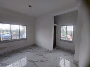 Room in 2 BHK Apartment at Sodepur – for Sale