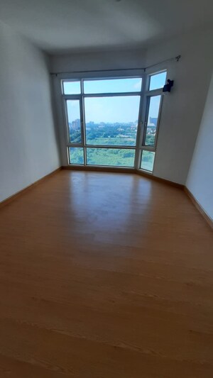 Room in 3 BHK Apartment at Jaypee Moon Court, Jaypee Greens – for Sale