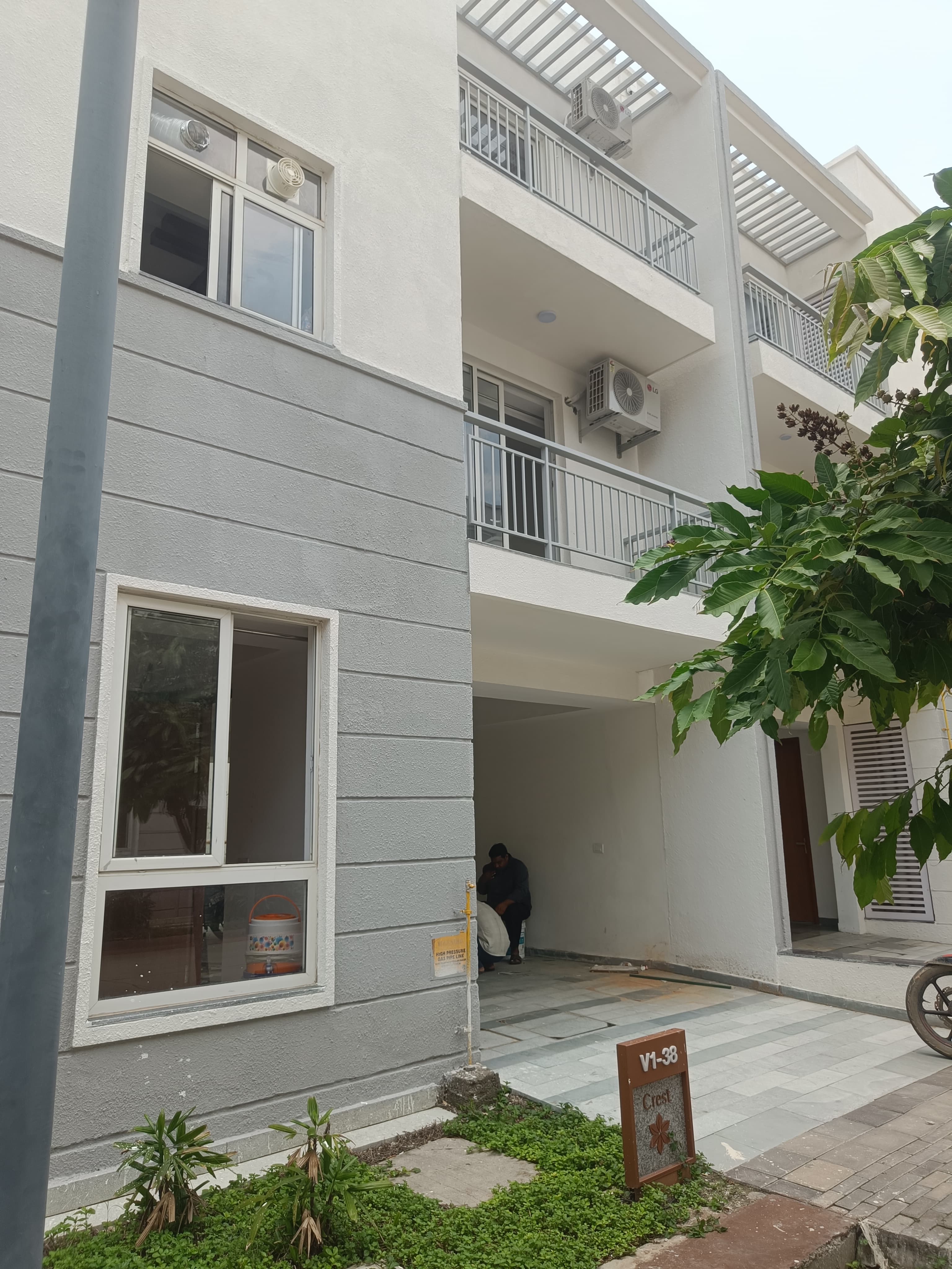 4 BHK + Servant Room Villa For Sale in Godrej Golf Link Villas