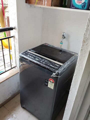 Furnished Amenities in 3 BHK Apartment at Thane West – for Rent