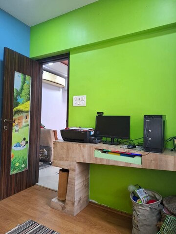 Furnished Amenities in 3 BHK Apartment at Thane West – for Rent