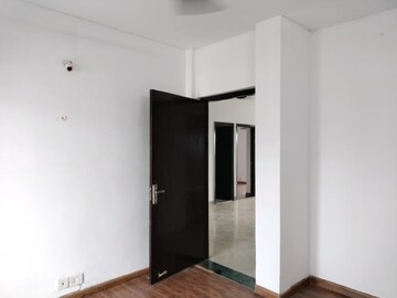 Room in 3 BHK Builder Floor at Parklands, Sector 85 – for Rent
