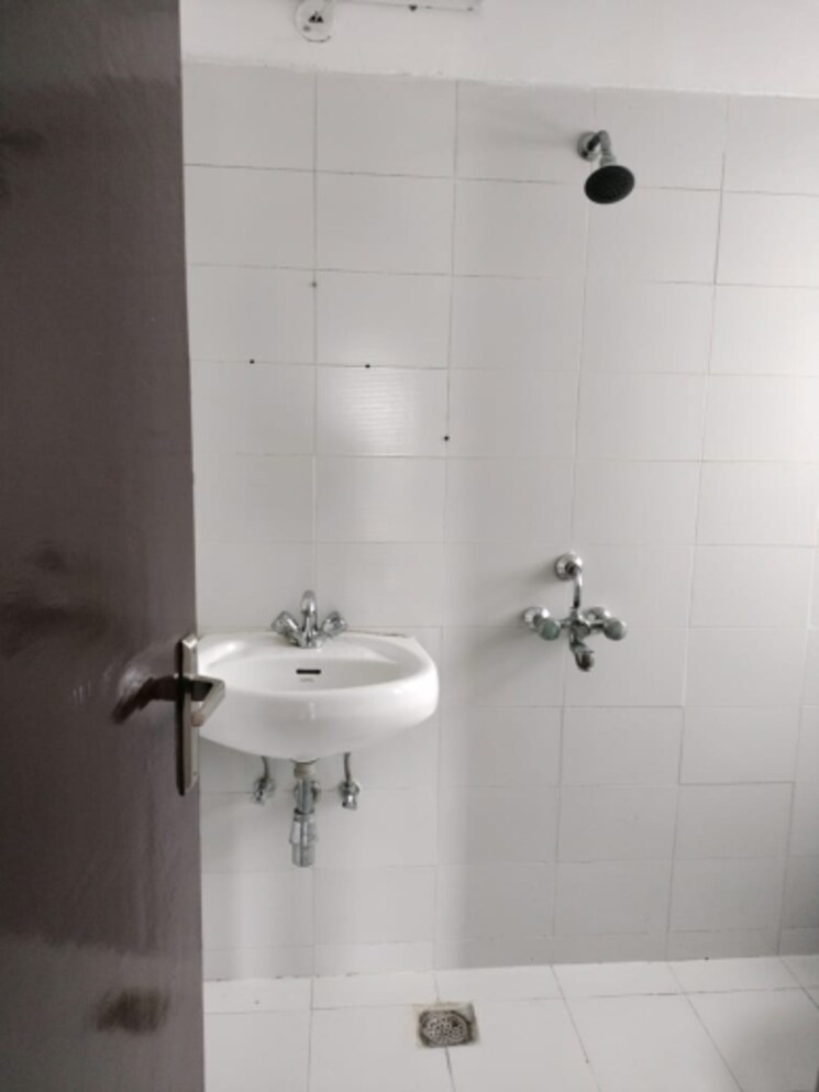 Bathroom, parklands 3 Bedroom 250 Sq.Yd. Builder Floor In Sector 85 Faridabad 9100974