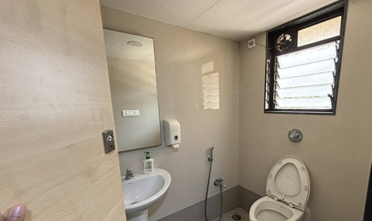 Bathroom, todi-industrial-estate Commercial Office Space 2500 Sq.Ft. In Lower Parel Mumbai 9100966