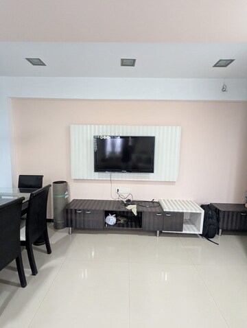 Team Area in 2 BHK Apartment at Jaydeep Park, Majiwada – for Rent