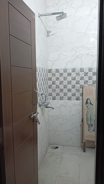 Bathroom in 1 BHK Builder Floor at Palm Residency Chhatarpur, Chattarpur – for Rent