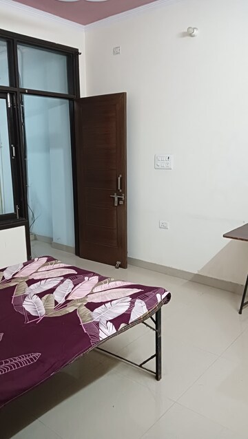 Bedroom in 1 BHK Builder Floor at Palm Residency Chhatarpur, Chattarpur – for Rent