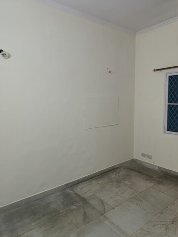 Room in 2 BHK Apartment at Windsor and Nova Society, Ahinsa Khand 2 – for Rent