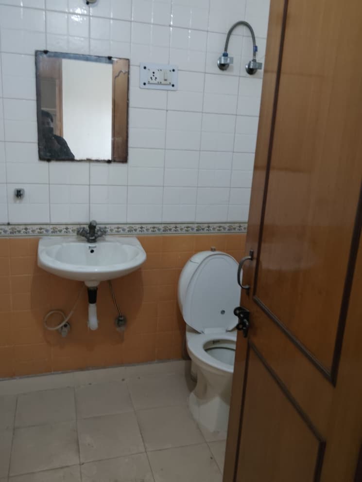 Master Bedroom, green fields colony 3 Bedroom 200 Sq.Yd. Builder Floor In Green Fields Colony Faridabad 9101072