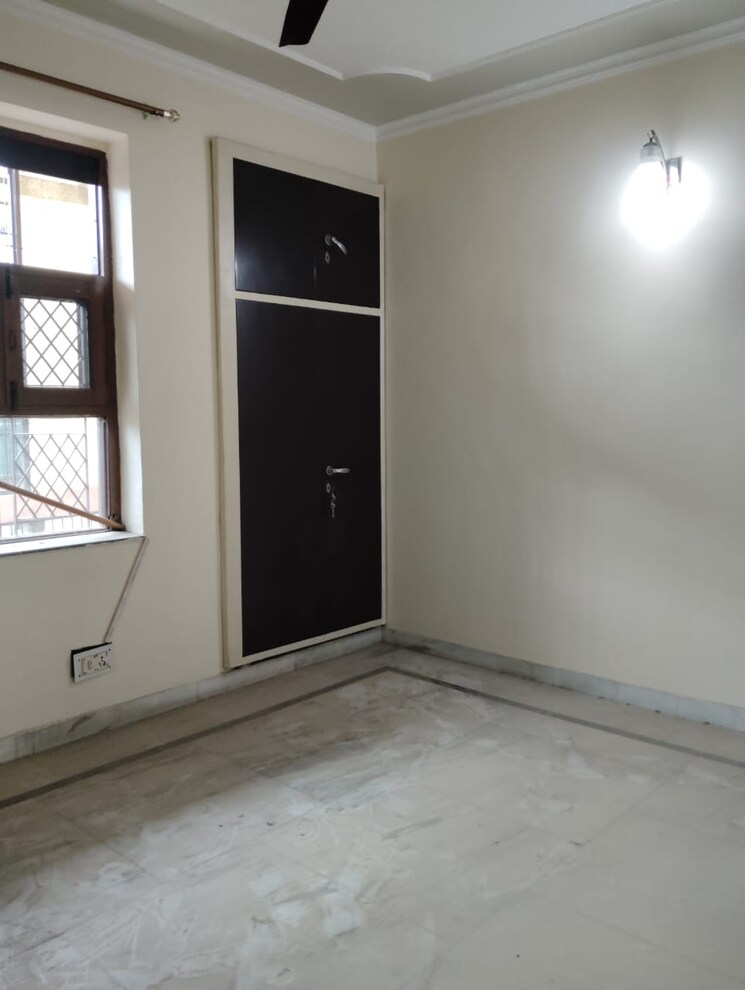 Room, green fields colony 3 Bedroom 200 Sq.Yd. Builder Floor In Green Fields Colony Faridabad 9101072