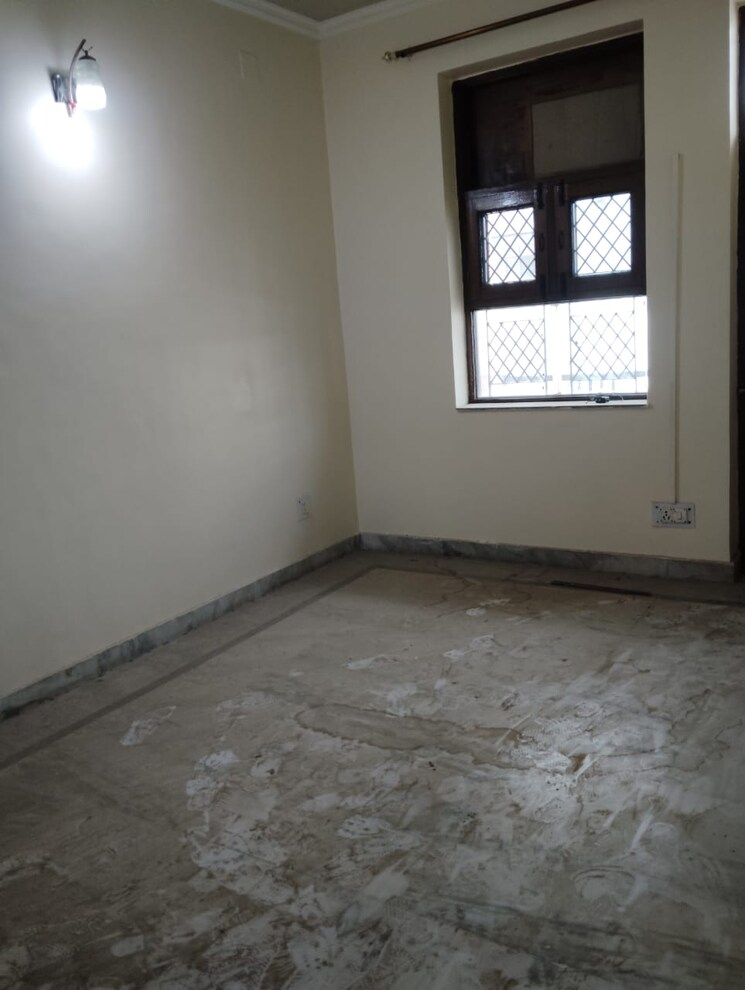 Room, green fields colony 3 Bedroom 200 Sq.Yd. Builder Floor In Green Fields Colony Faridabad 9101072