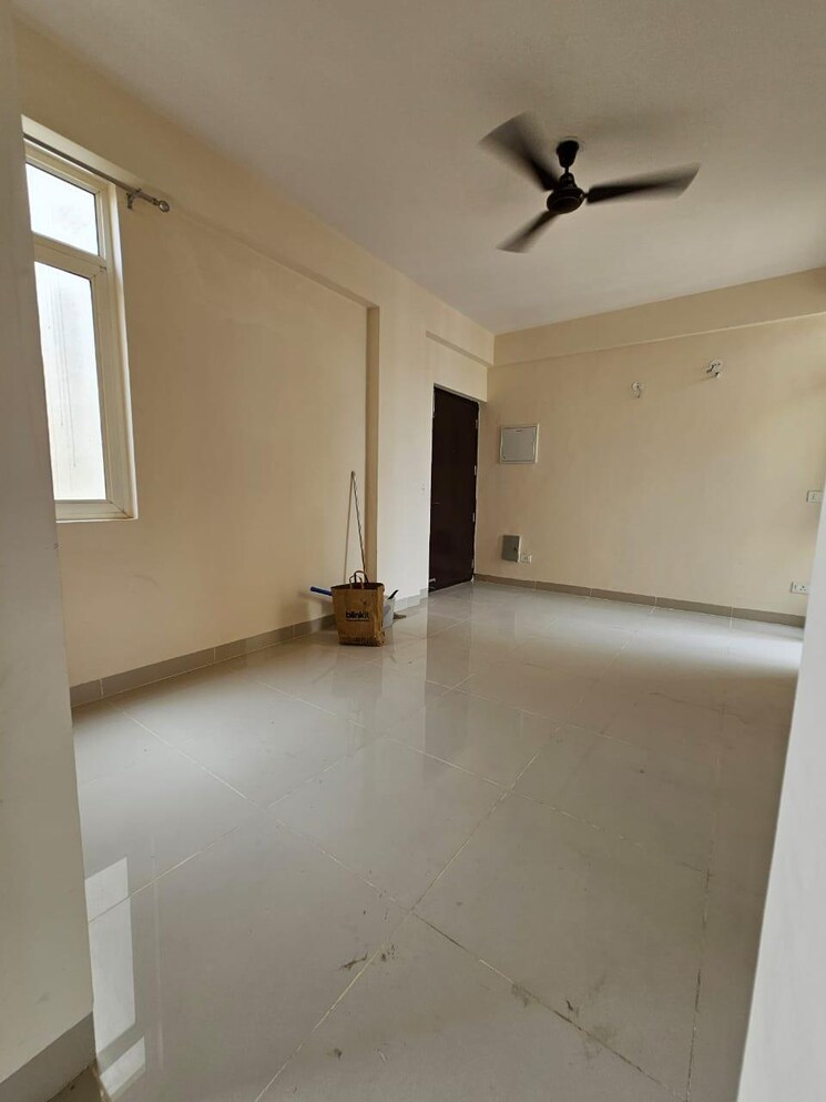 Room, greenwood-enclave 2.5 Bedroom 194 Sq.Yd. Builder Floor In Wave City Ghaziabad 9101087