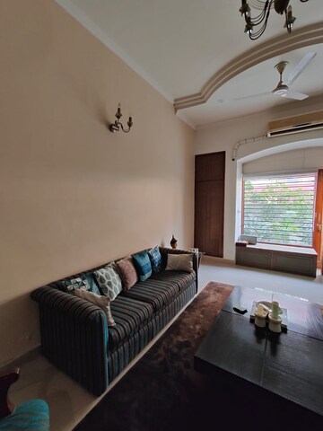 Living Room in 4 BHK Builder Floor at Green Fields Colony – for Rent