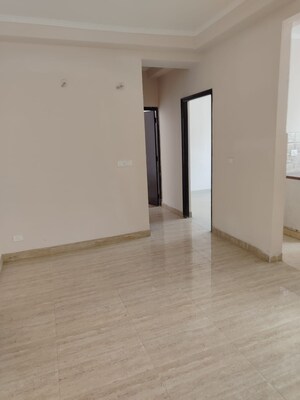 Room in 4 BHK Apartment at Amrapali Leisure Park, Amrapali Leisure Valley – for Sale