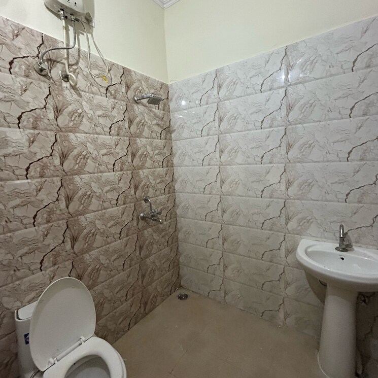 Bathroom, kharar landran road 2 Bedroom 900 Sq.Ft. Apartment In Kharar Landran Road Mohali 9101098