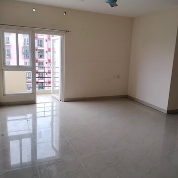 Room in 3.5 BHK Apartment at Nandakini Alaknanda Estate, Amar Shaheed Path – for Sale