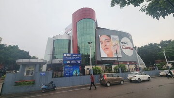  Showroom For Rent in Vibhuti Khand