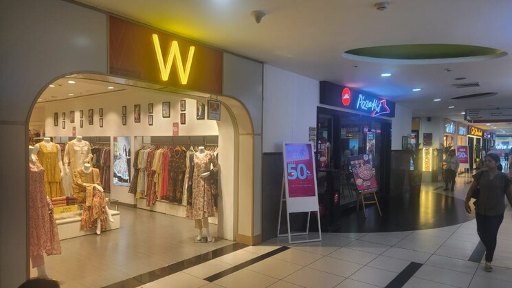 Bedroom, vibhuti khand Commercial Showroom 1300 Sq.Ft. In Vibhuti Khand Lucknow 9101110