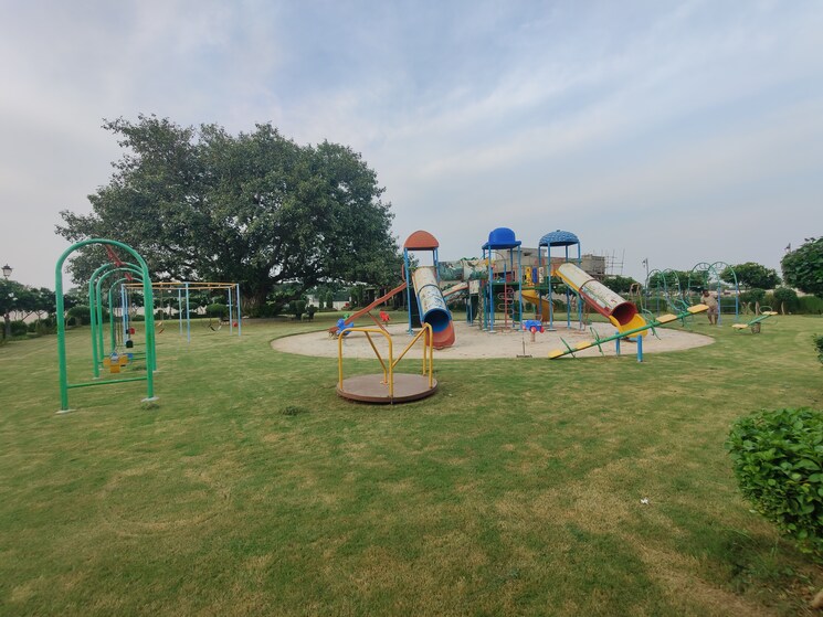 Garden, meffier-golden-park  160 Sq.Yd. Plot In Sohna Sector 4 Gurgaon 9101113