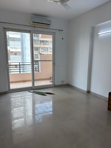 Room in 4 BHK Apartment at Puri Pranayam, Sector 82 – for Rent